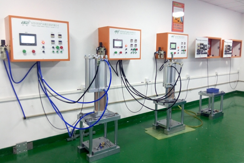 玖容增壓缸成品、氣動(dòng)設(shè)備測(cè)試車(chē)間